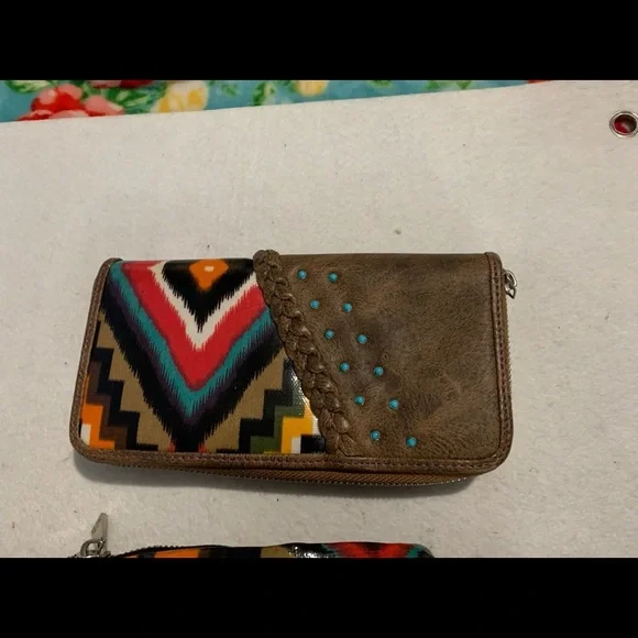 Catchfly Aztec Southwestern Print Satchel and Matching Zip Around Wallet - Picture 7 of 11